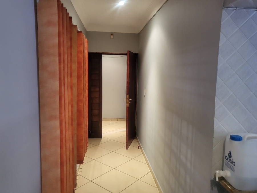 7 Bedroom Property for Sale in Lenasia Ext 1 Gauteng