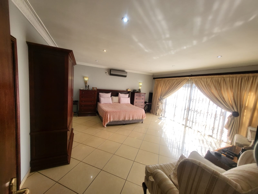 7 Bedroom Property for Sale in Lenasia Ext 1 Gauteng