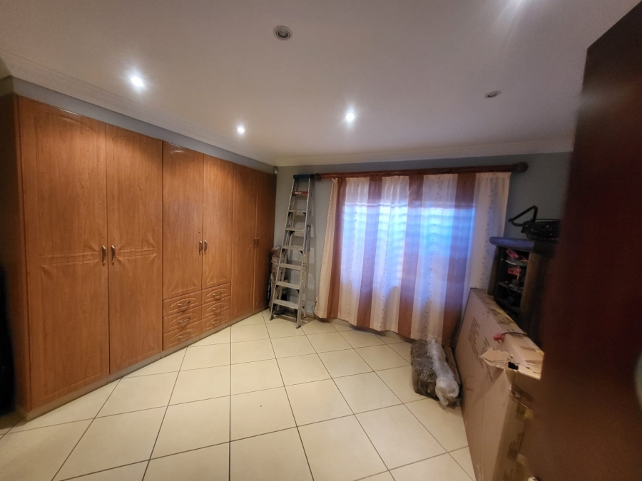 7 Bedroom Property for Sale in Lenasia Ext 1 Gauteng