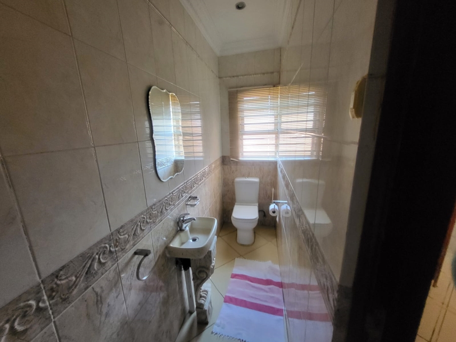 7 Bedroom Property for Sale in Lenasia Ext 1 Gauteng