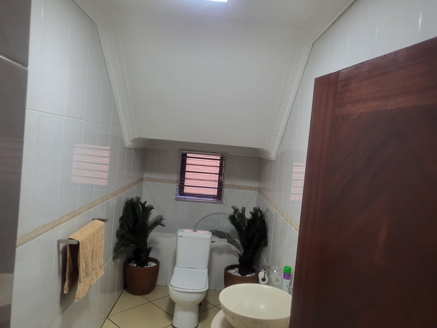 7 Bedroom Property for Sale in Lenasia Ext 1 Gauteng