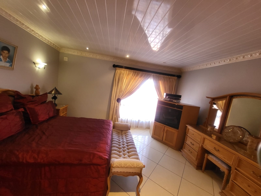7 Bedroom Property for Sale in Lenasia Ext 1 Gauteng