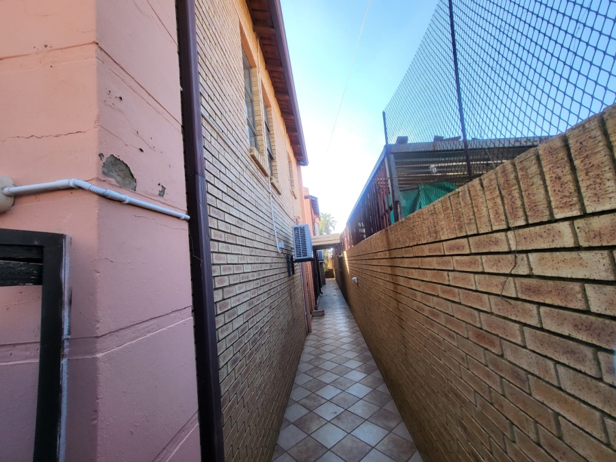 7 Bedroom Property for Sale in Lenasia Ext 1 Gauteng