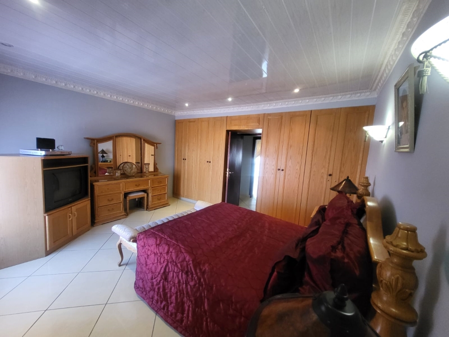 7 Bedroom Property for Sale in Lenasia Ext 1 Gauteng