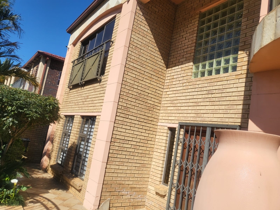7 Bedroom Property for Sale in Lenasia Ext 1 Gauteng
