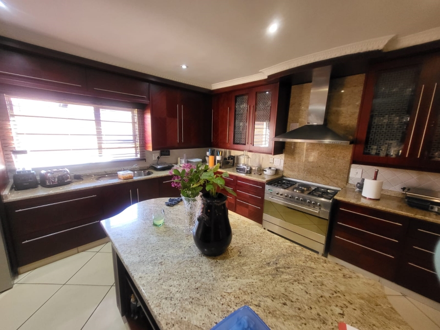 7 Bedroom Property for Sale in Lenasia Ext 1 Gauteng