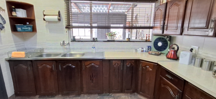 6 Bedroom Property for Sale in Pretoria Gardens Gauteng