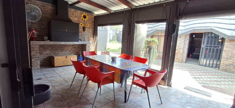 6 Bedroom Property for Sale in Pretoria Gardens Gauteng
