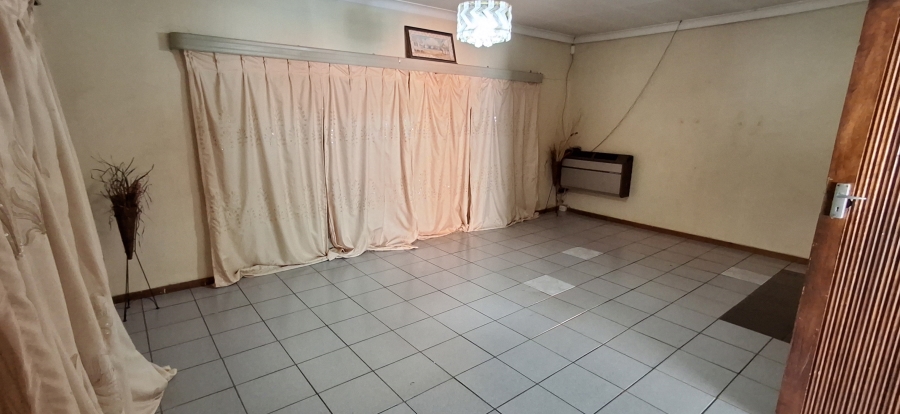 6 Bedroom Property for Sale in The Orchards Gauteng