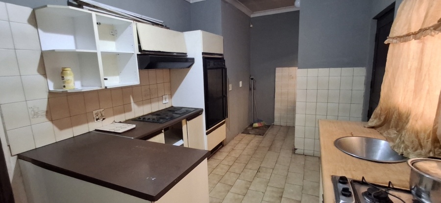 6 Bedroom Property for Sale in The Orchards Gauteng