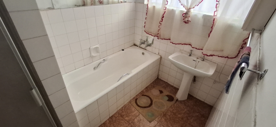 6 Bedroom Property for Sale in The Orchards Gauteng