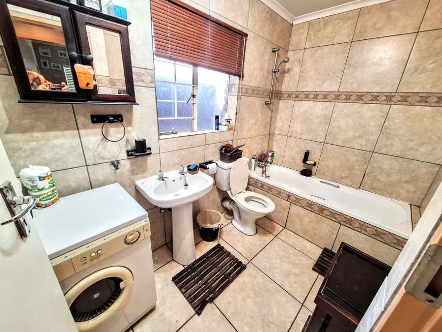 1 Bedroom Property for Sale in The Orchards Gauteng