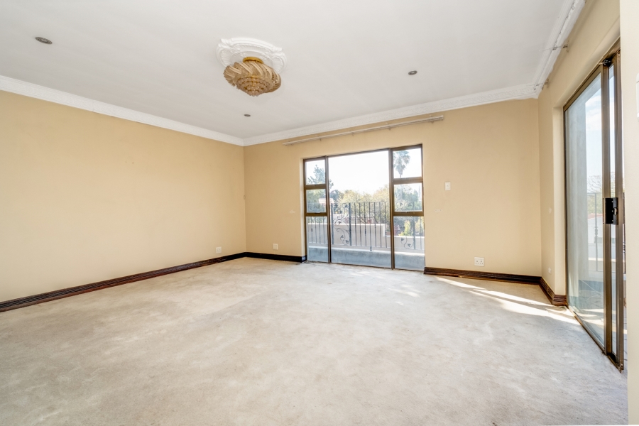 5 Bedroom Property for Sale in Lonehill Gauteng