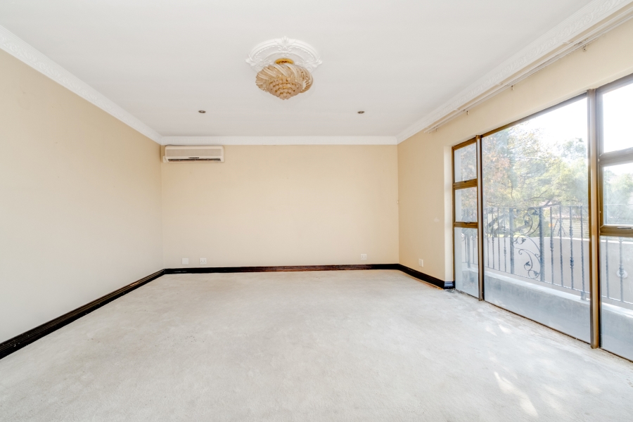 5 Bedroom Property for Sale in Lonehill Gauteng