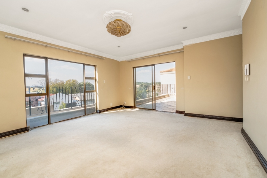 5 Bedroom Property for Sale in Lonehill Gauteng