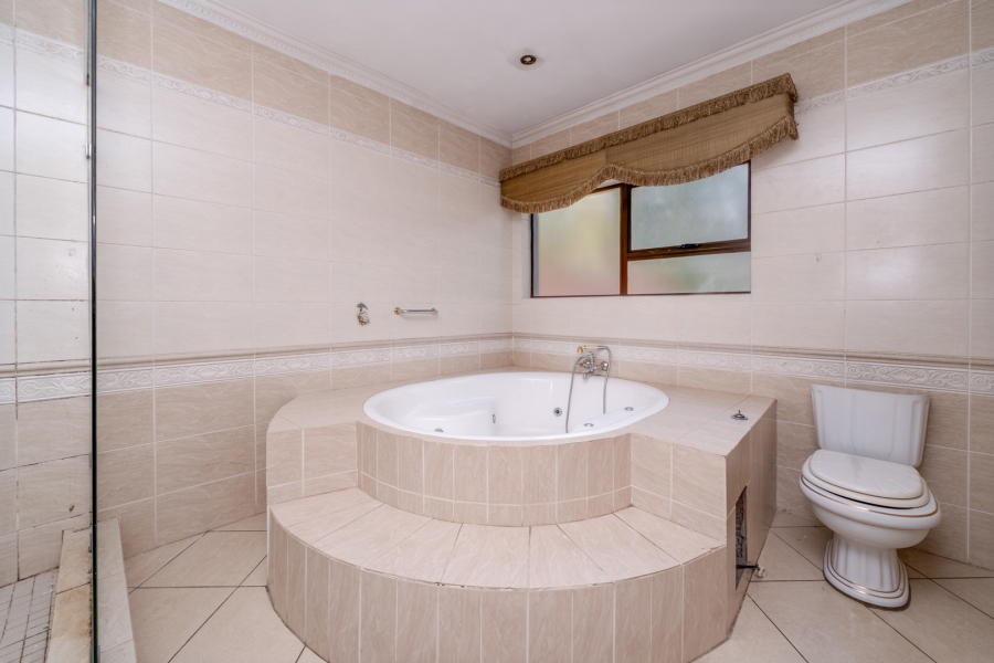 5 Bedroom Property for Sale in Lonehill Gauteng