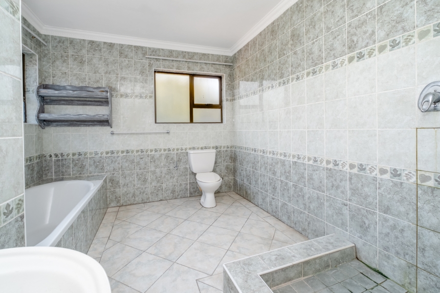 5 Bedroom Property for Sale in Lonehill Gauteng