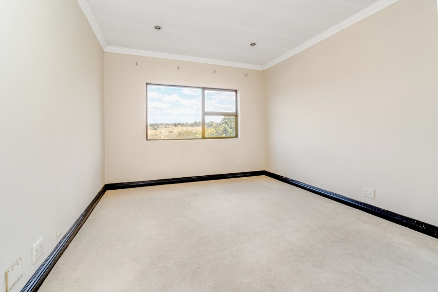 5 Bedroom Property for Sale in Lonehill Gauteng