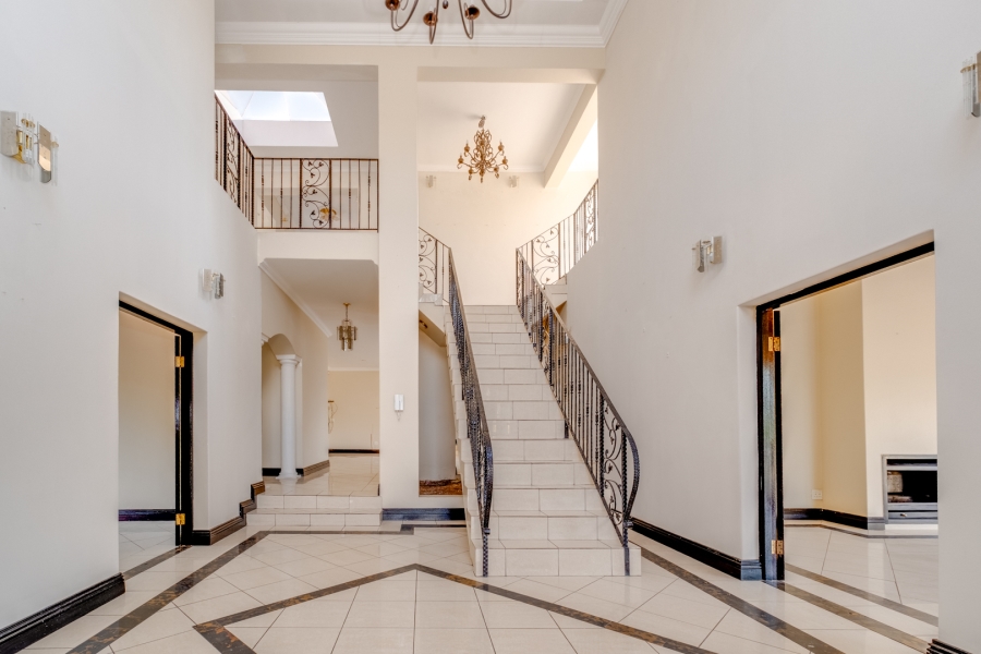 5 Bedroom Property for Sale in Lonehill Gauteng