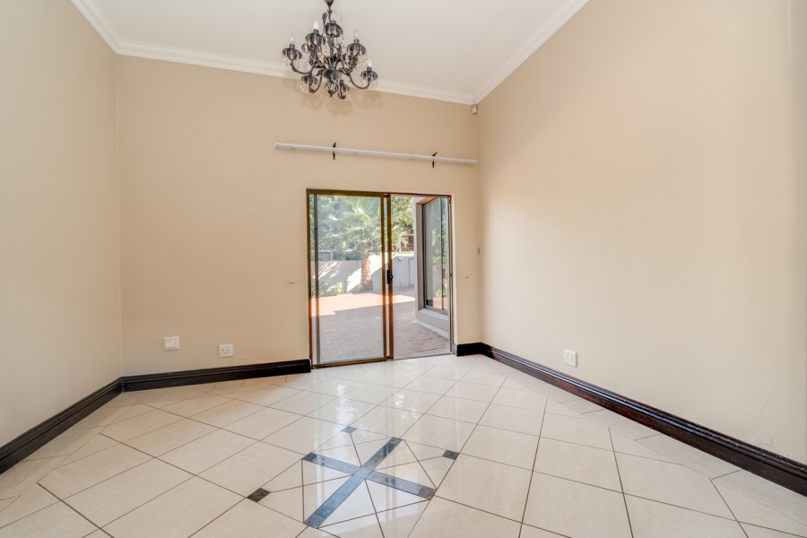 5 Bedroom Property for Sale in Lonehill Gauteng