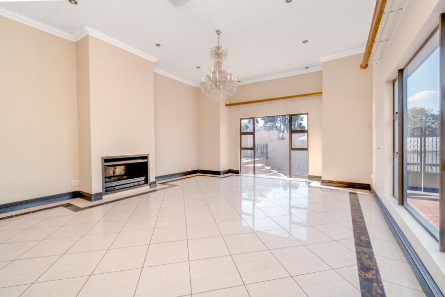 5 Bedroom Property for Sale in Lonehill Gauteng