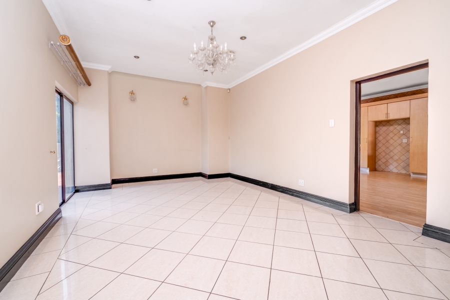 5 Bedroom Property for Sale in Lonehill Gauteng