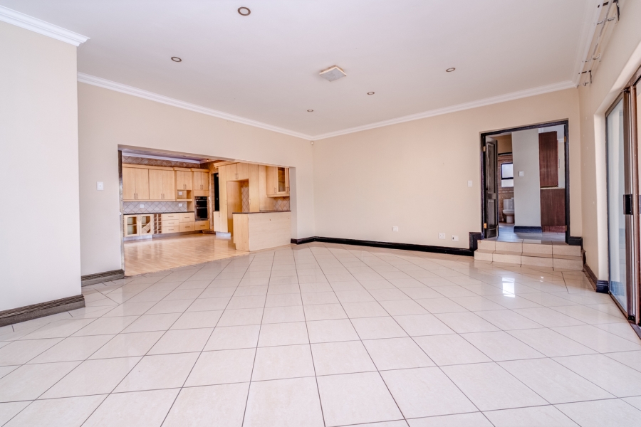 5 Bedroom Property for Sale in Lonehill Gauteng