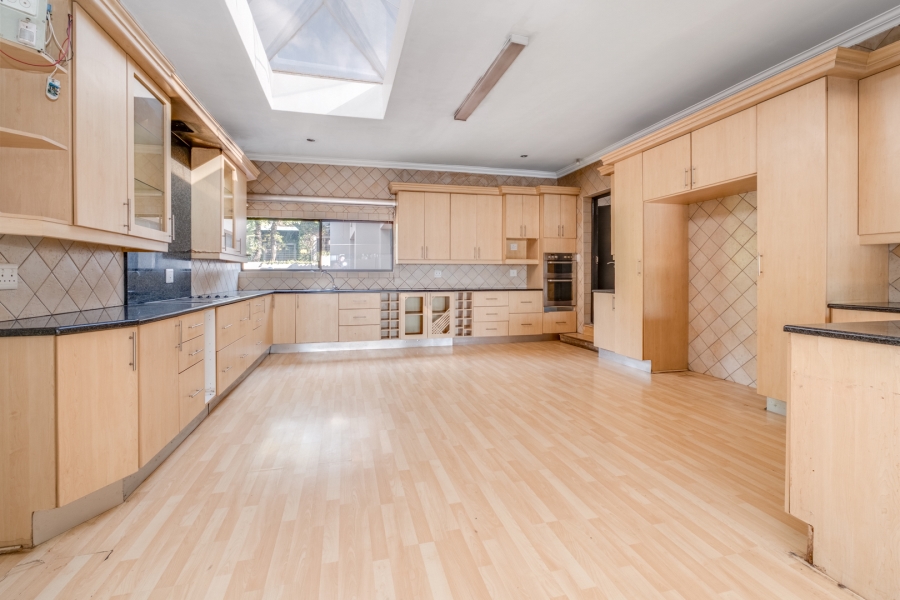5 Bedroom Property for Sale in Lonehill Gauteng