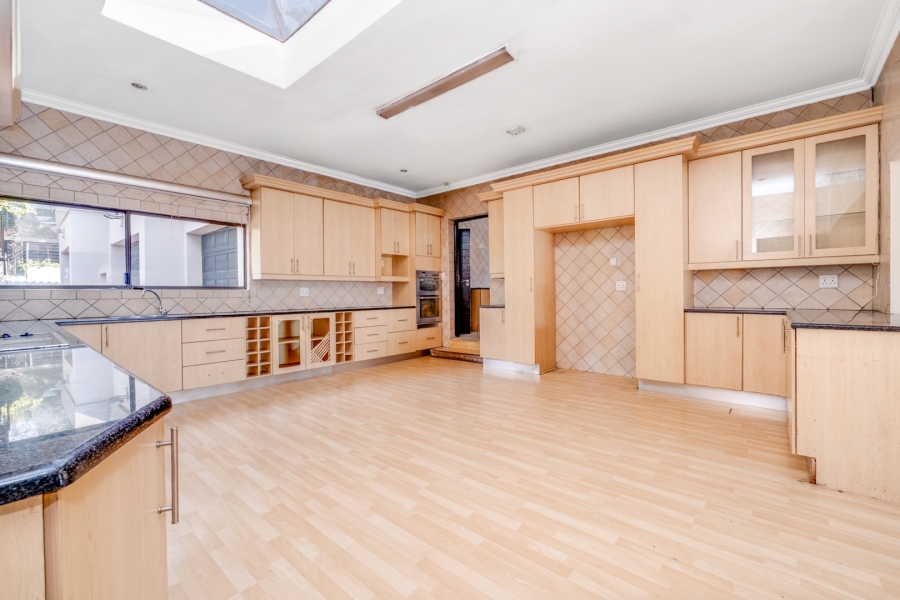 5 Bedroom Property for Sale in Lonehill Gauteng