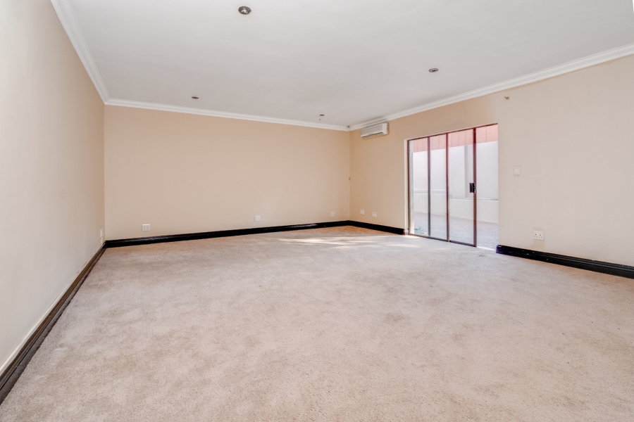 5 Bedroom Property for Sale in Lonehill Gauteng
