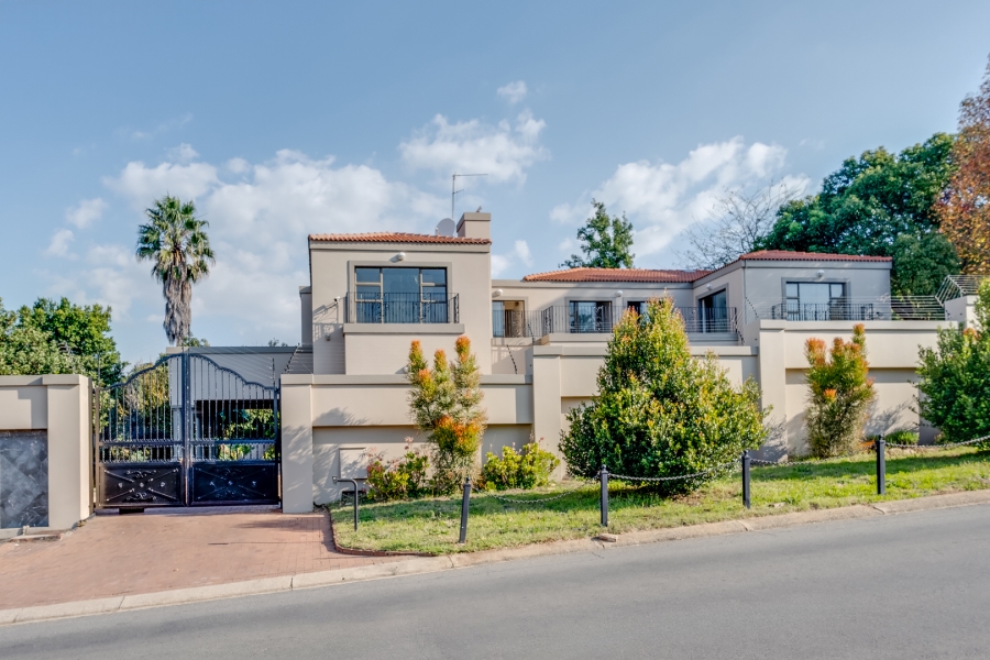 5 Bedroom Property for Sale in Lonehill Gauteng