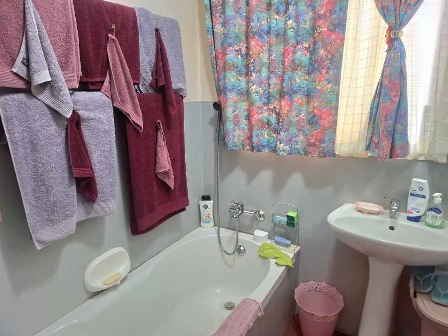 2 Bedroom Property for Sale in Greenhills Gauteng