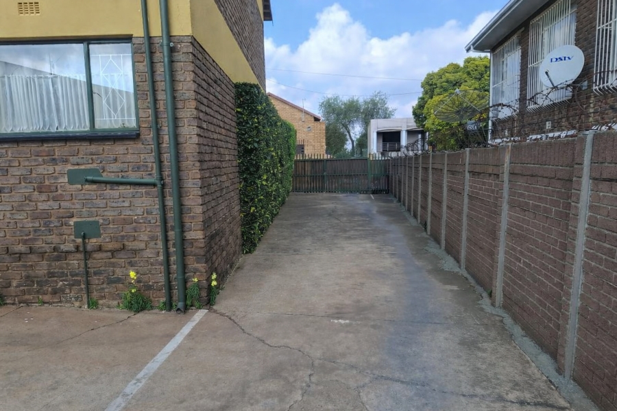 2 Bedroom Property for Sale in Greenhills Gauteng