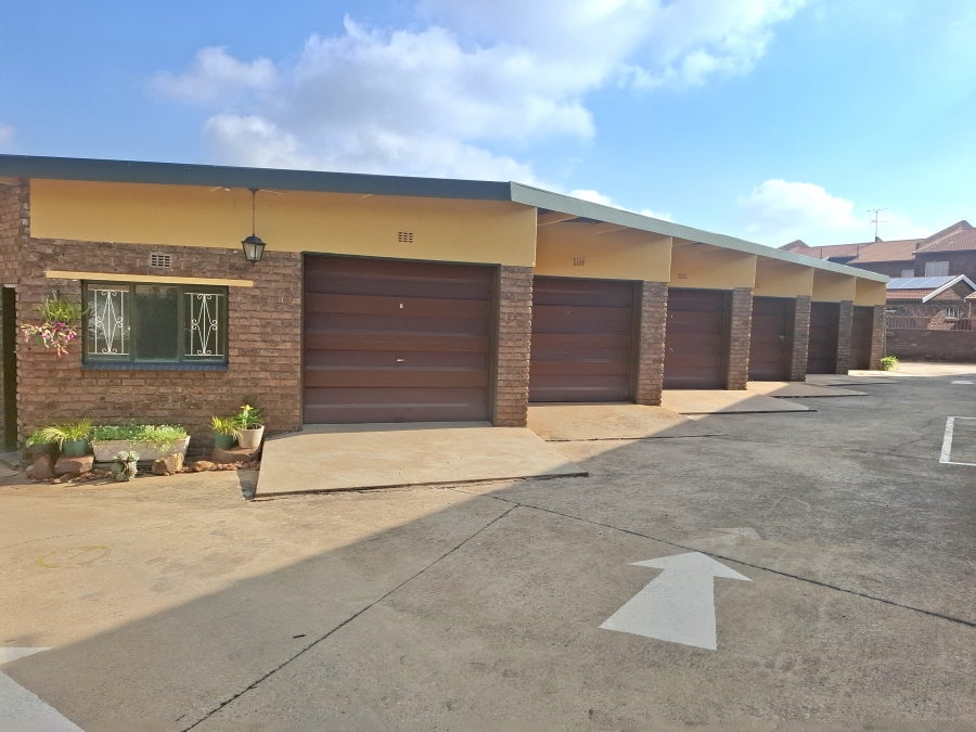 2 Bedroom Property for Sale in Greenhills Gauteng