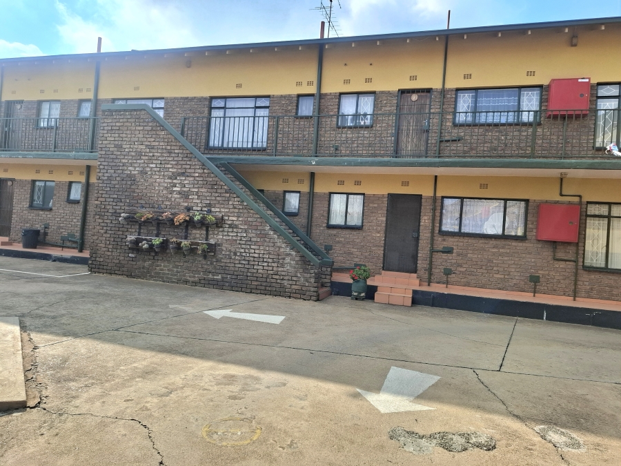 2 Bedroom Property for Sale in Greenhills Gauteng