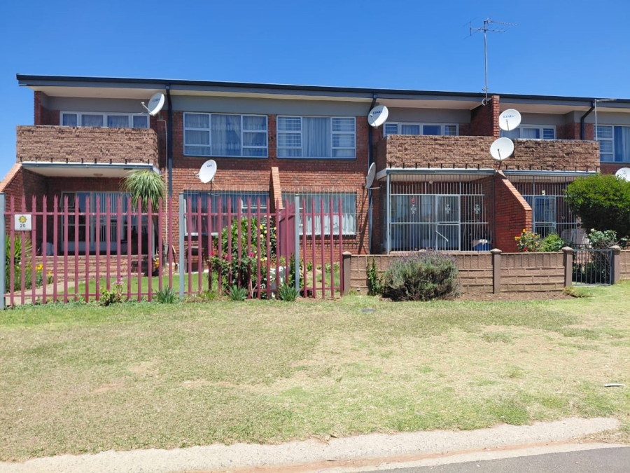 2 Bedroom Property for Sale in Dunnottar Gauteng