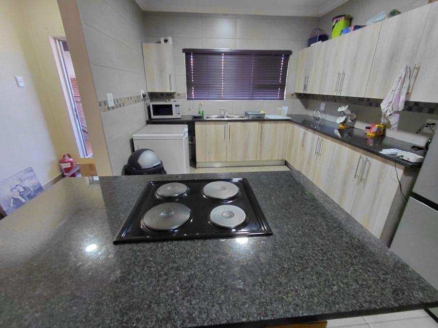 2 Bedroom Property for Sale in Dunnottar Gauteng
