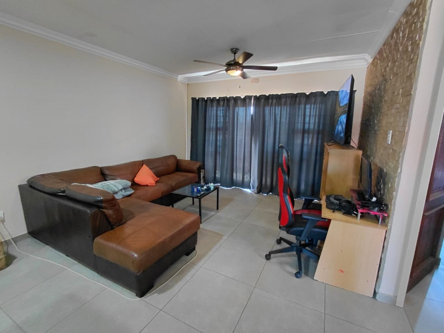 2 Bedroom Property for Sale in Dunnottar Gauteng