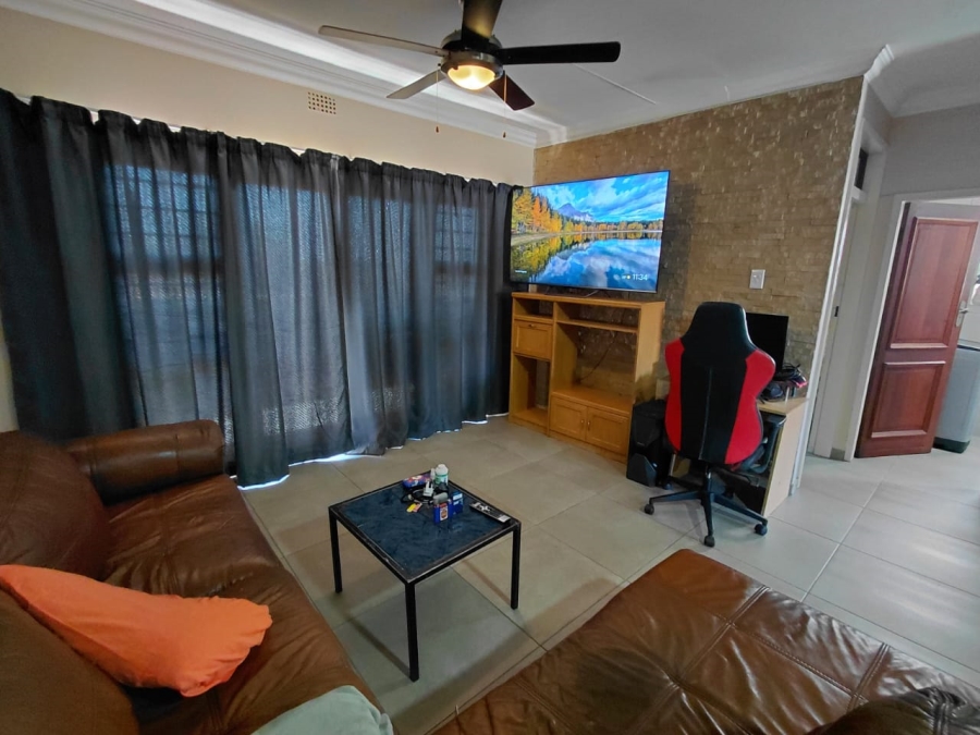 2 Bedroom Property for Sale in Dunnottar Gauteng