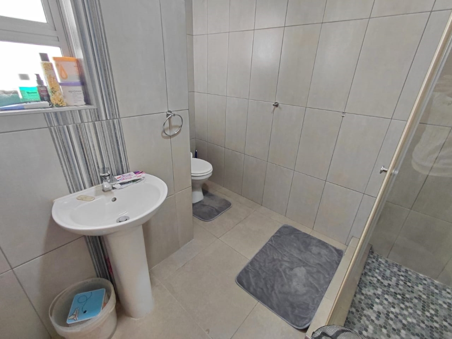 2 Bedroom Property for Sale in Dunnottar Gauteng