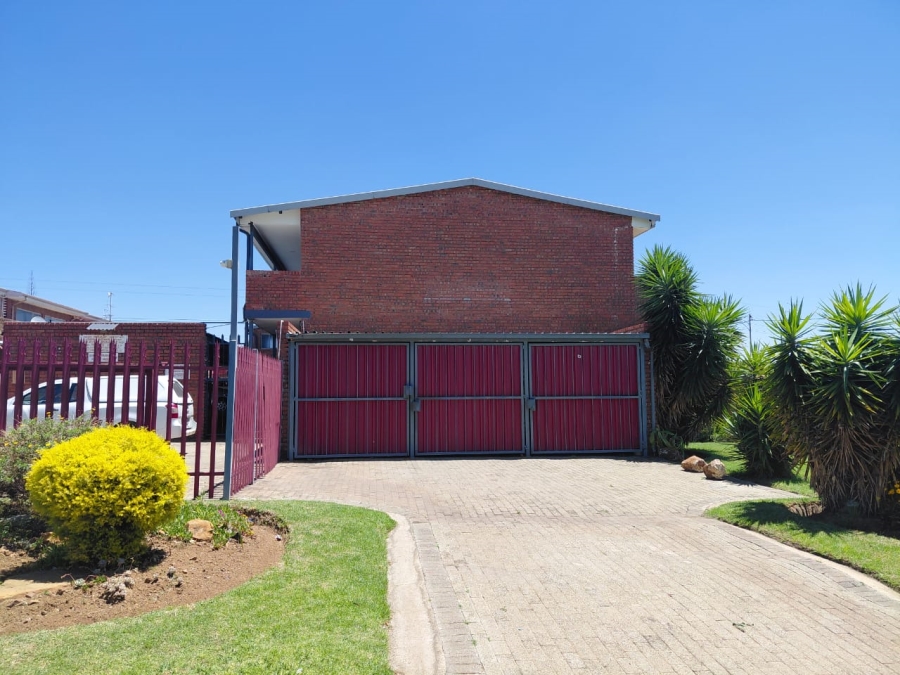 2 Bedroom Property for Sale in Dunnottar Gauteng