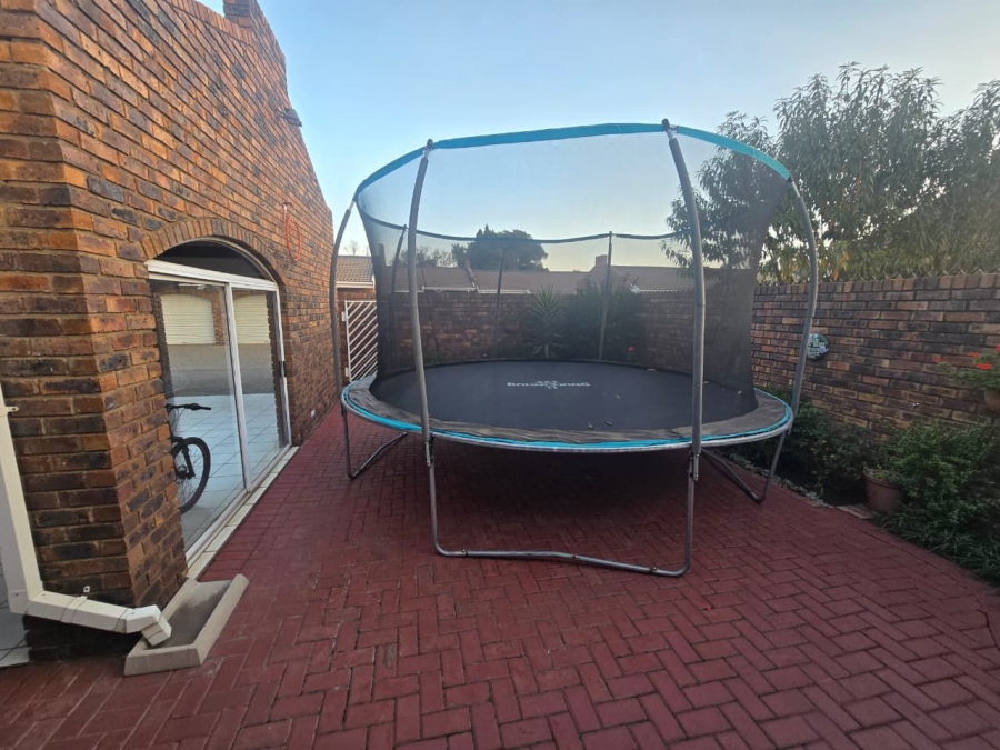 3 Bedroom Property for Sale in Three Rivers Gauteng