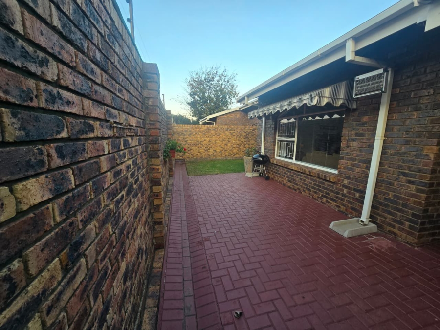 3 Bedroom Property for Sale in Three Rivers Gauteng