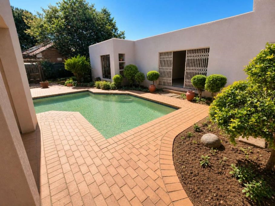 To Let 4 Bedroom Property for Rent in Van Riebeeck Park Gauteng