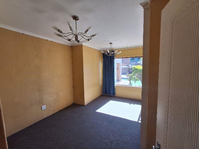 To Let 4 Bedroom Property for Rent in Van Riebeeck Park Gauteng