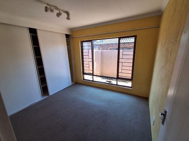 To Let 4 Bedroom Property for Rent in Van Riebeeck Park Gauteng
