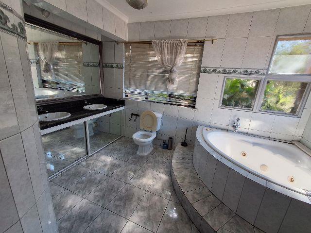 To Let 4 Bedroom Property for Rent in Van Riebeeck Park Gauteng