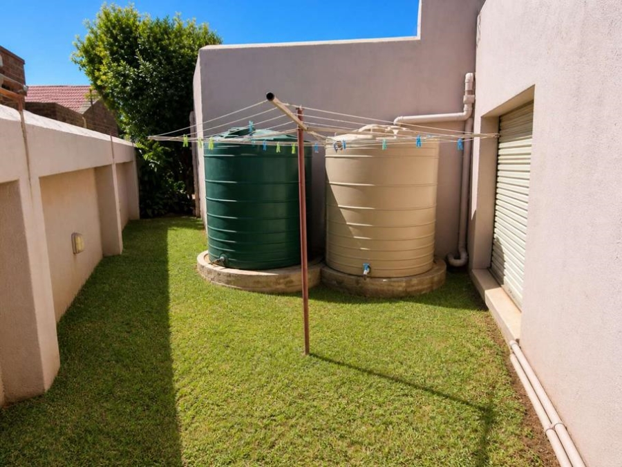To Let 4 Bedroom Property for Rent in Van Riebeeck Park Gauteng