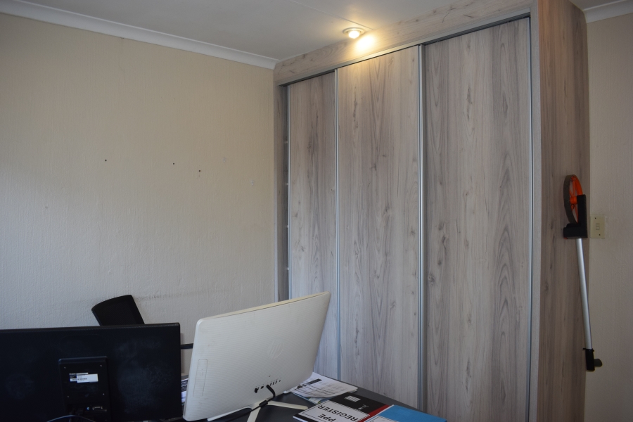 Commercial Property for Sale in Pierre Van Ryneveld Gauteng