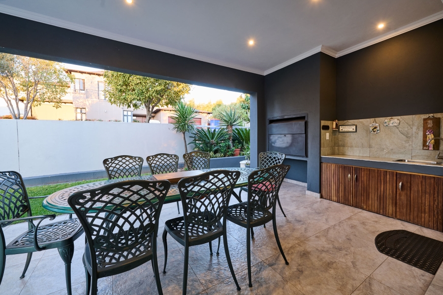 3 Bedroom Property for Sale in Waterfall Country Village Gauteng